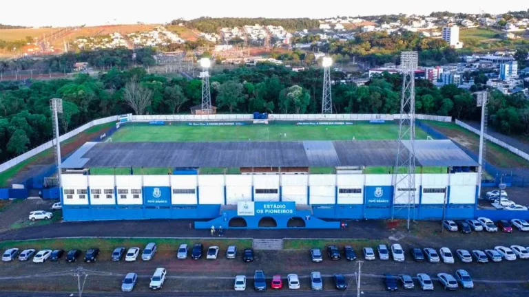 Estádio Os Pioneiros, em Pato Branco, é a casa do Azuriz.
