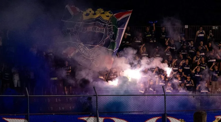 Torcida do Cianorte faz a festa no Albino Turbay