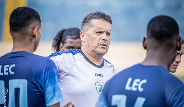 Claudinei Oliveira, técnico do Londrina.
