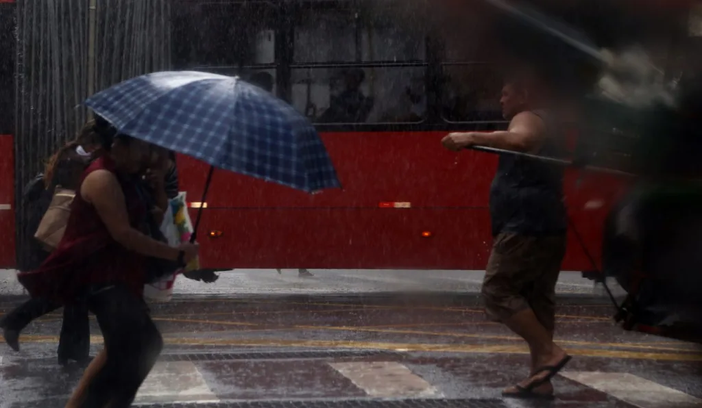 Previsão do tempo para Curitiba amanhã (22/02/2025), segundo o Climatempo