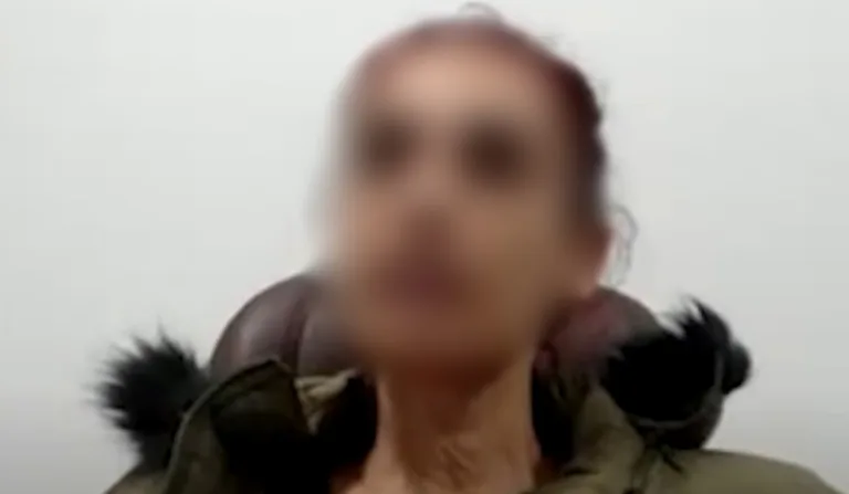 Leandra, suspeita de raptar Eloah Pietra, durante interrogatório