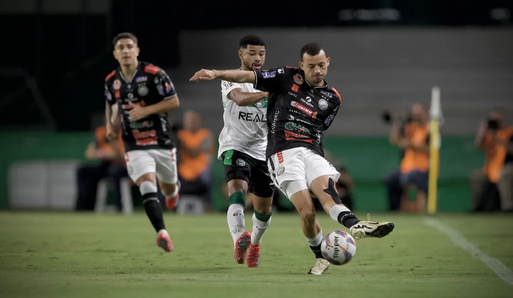 Lance de Coritiba x Operário, pelo Paranaense 2025