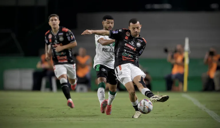 Lance de Coritiba x Operário, pelo Paranaense 2025