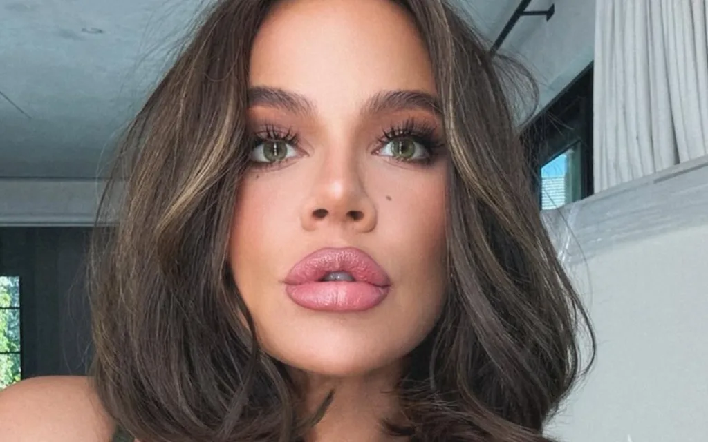 Castanho bonito, escuro, forte, mas suave: o que diz o cabelo de Khloé Kardashian