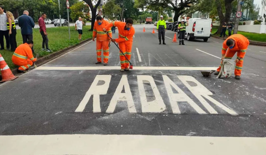 Nova sinalização dos radares começou pela Avenida Nossa Senhora da Luz