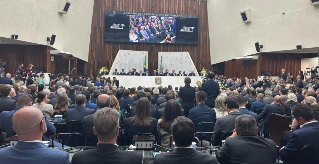 Alexandre Curi toma posse e promete mais transparência na Alep