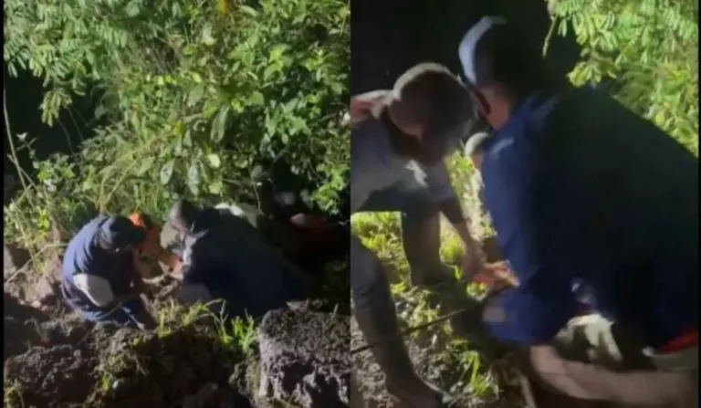 Membros do Exército Nacional trabalham no resgate de feridos