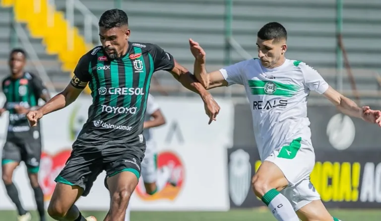 Lance de Maringá x Coritiba, pelo Campeonato Paranaense