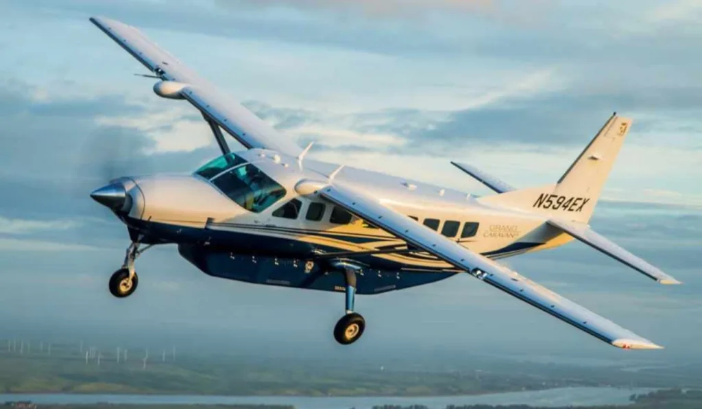 Avião com 10 pessoas a bordo desaparece e mobiliza autoridades