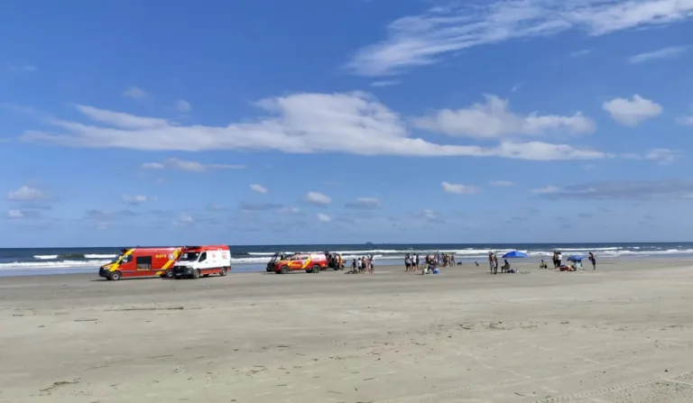 Pai e filho se afogam e sofrem parada cardiorrespiratória no Litoral do PR