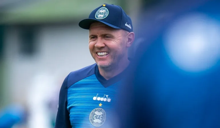 Técnico Mozart, do Coritiba.