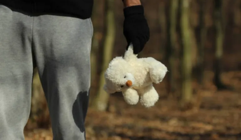 homem usa doces em sequestro