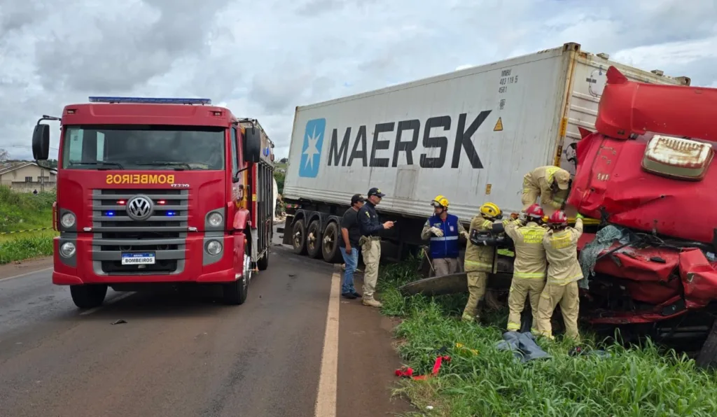 acidente com três carretas na BR-163, em Toledo