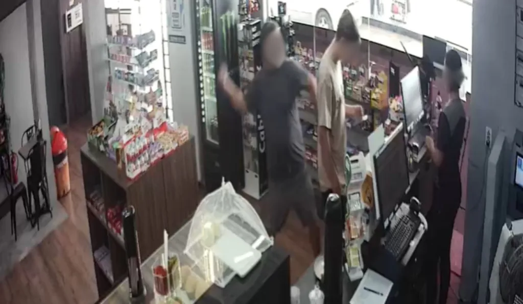 Ex-candidato a vereador na Grande Curitiba é flagrado agredindo o sobrinho