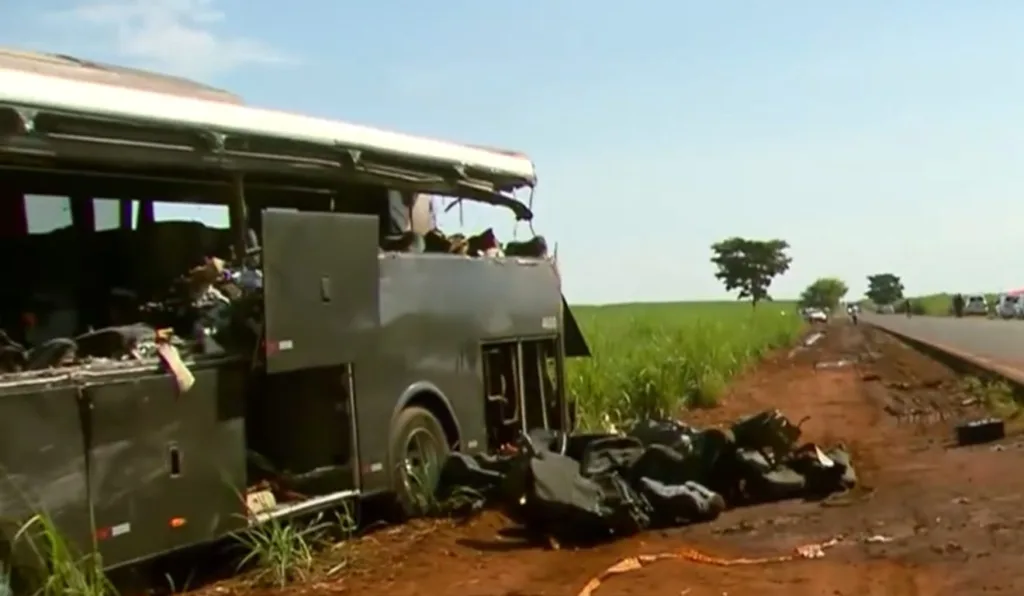 Todos os 12 mortos em acidente com ônibus eram universitários da Unifran