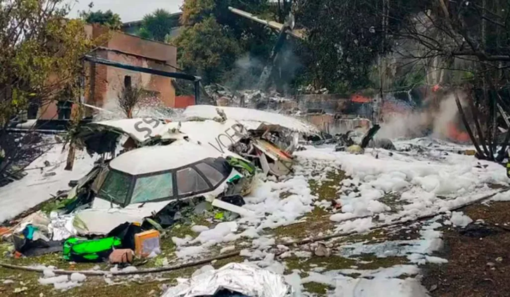 62 pessoas morrem em queda de avião que partiu de Cascavel e caiu em Vinhedo-SP