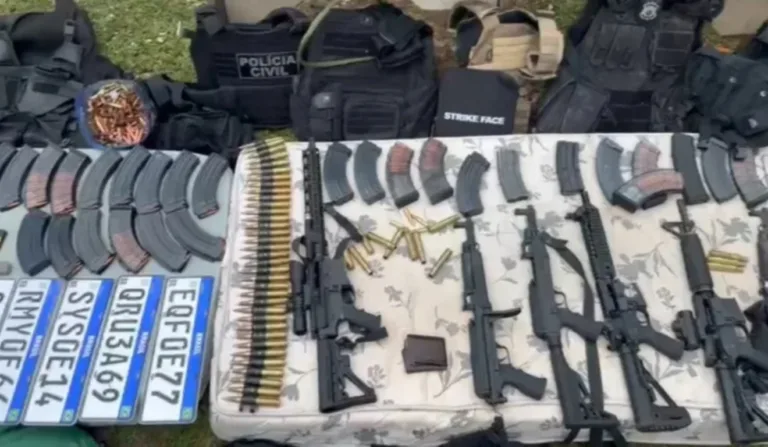 arsenal apreendido com grupo criminoso que planejava assalto nos Campos Gerais