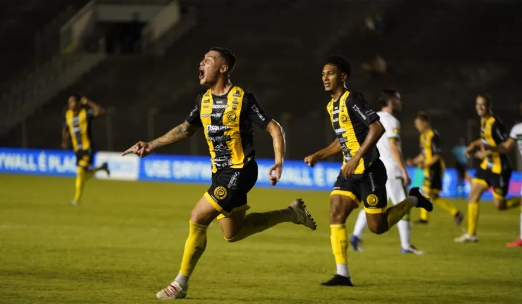 Lucas Serafini dá a vitória e a vaga ao FC Cascavel na Copa do Brasil