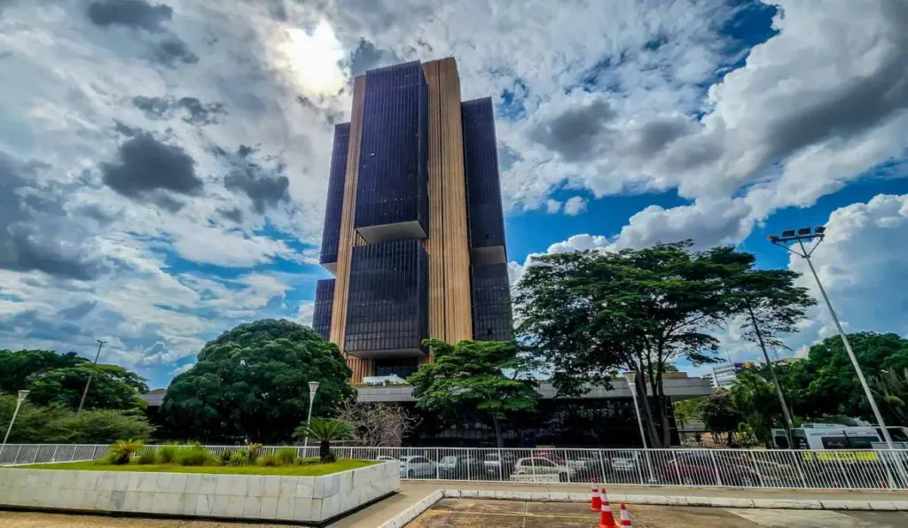 Reuniões periódicas do COPOM definem a taxa Selic