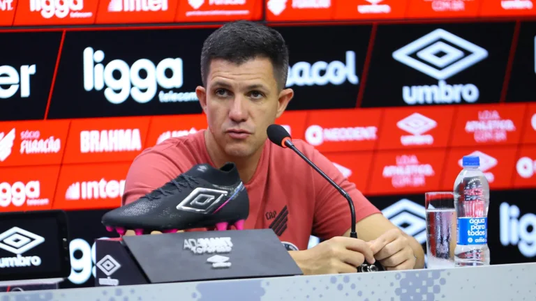 Técnico Maurício Barbieri, do Athletico-PR