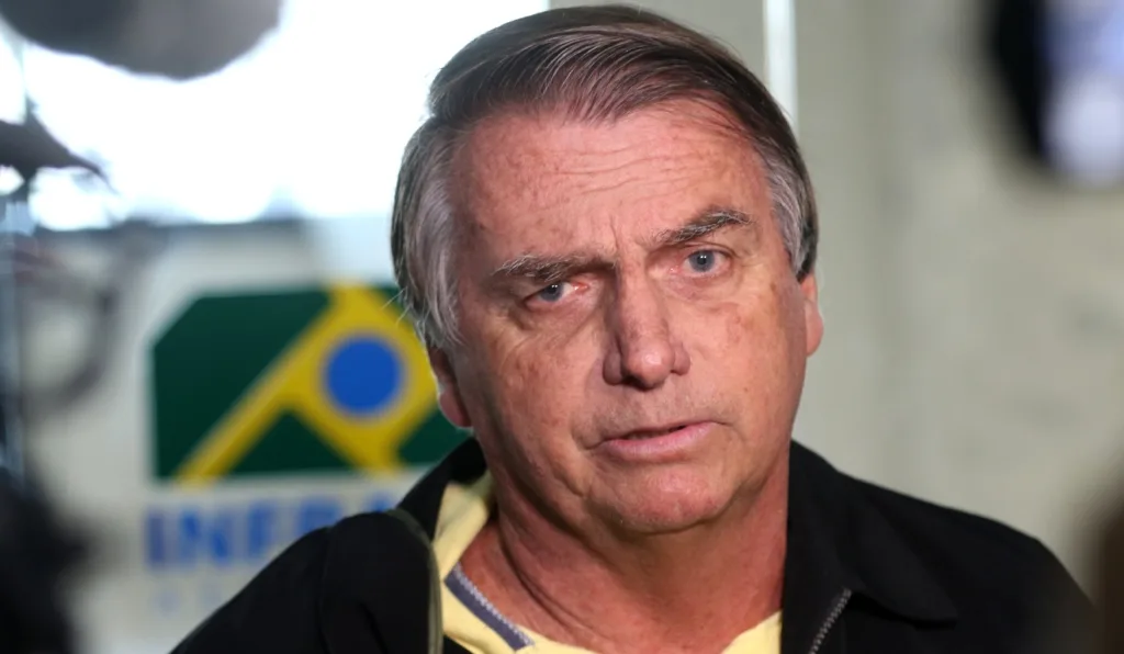 ex-presidente Jair Bolsonaro no aeroporto