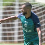 Gustavo Coutinho treinou com o elenco do Coritiba em Maringá