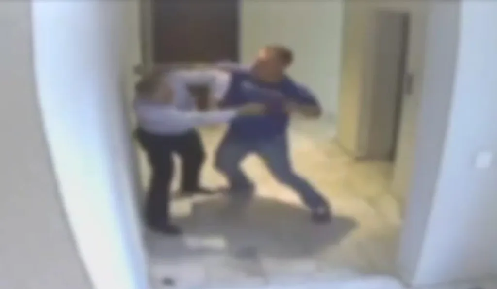 Homem agride porteiro em prédio de Curitiba