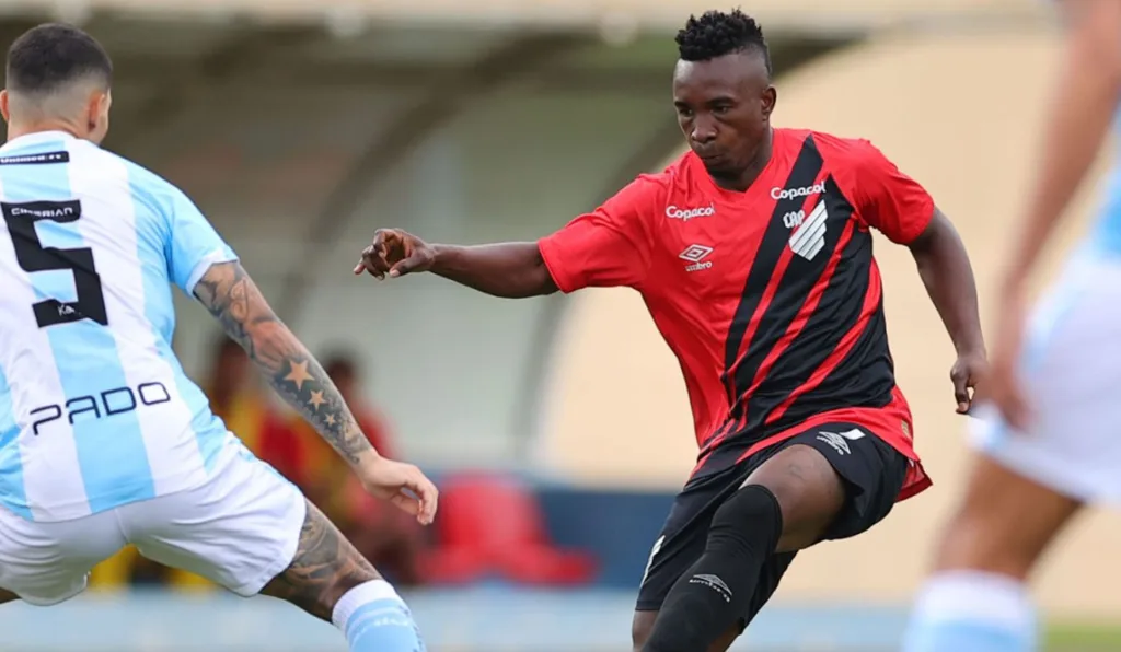 Athletico e Londrina se enfrentaram no Estádio do Café.