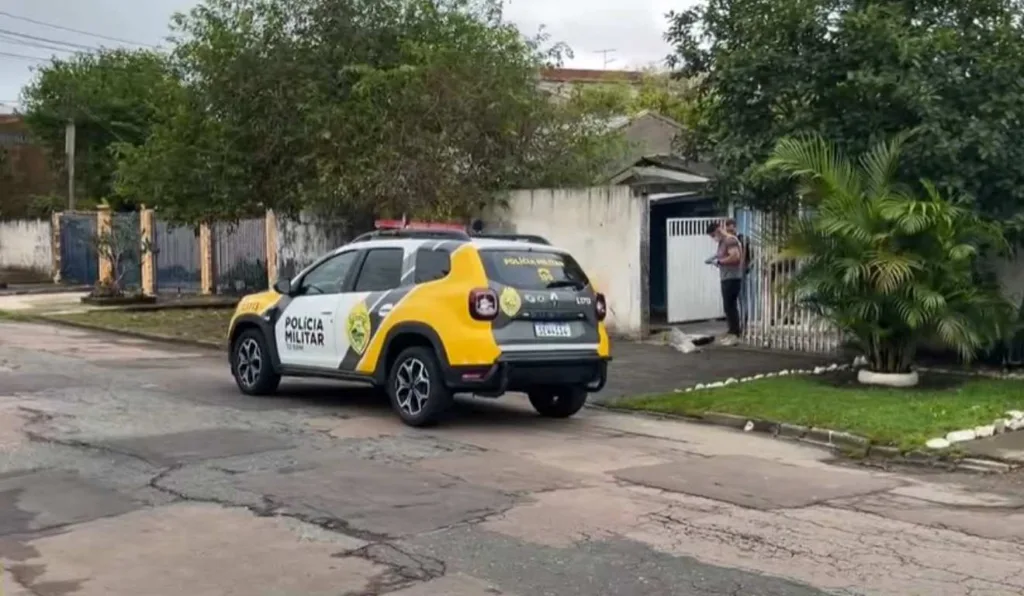 Falsos policiais entraram na casa e chamaram a vítima pelo nome