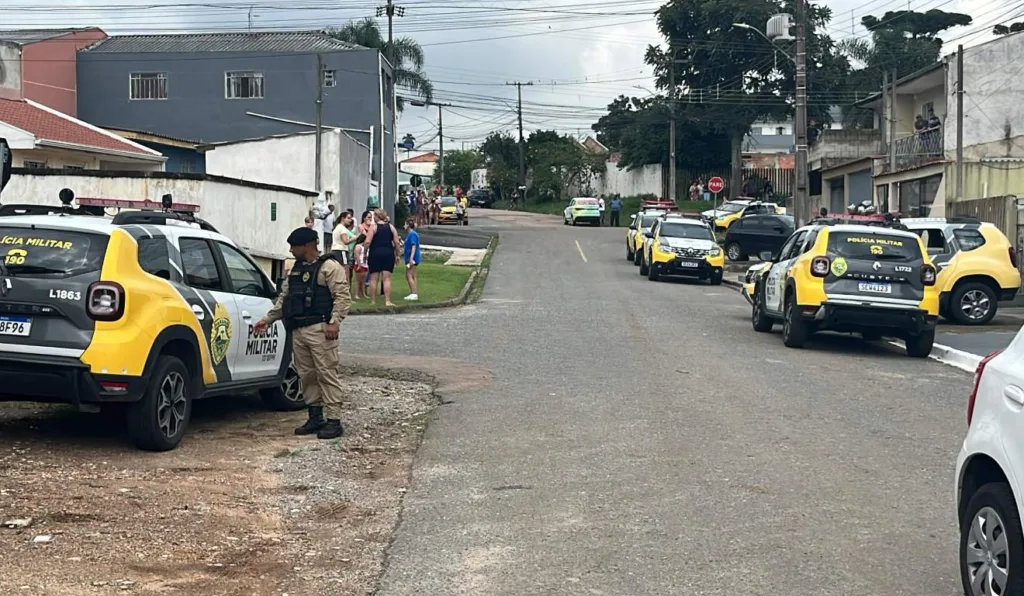 policiais em operação contra o tráfico no Pinheirinho