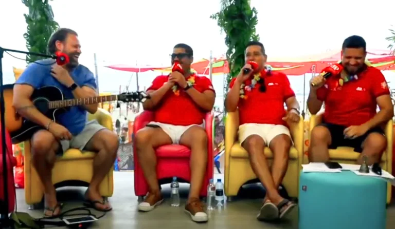 vocalista da banda Firecracker durante entrevista ao Boa da Pan