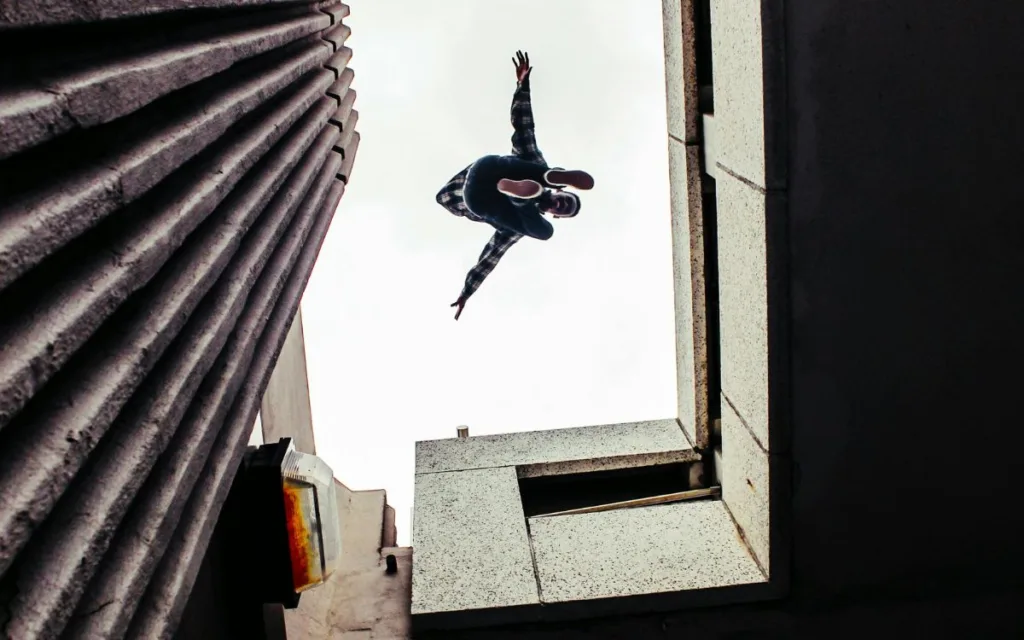 A sensação é semelhante a uma queda, rápida e repentina