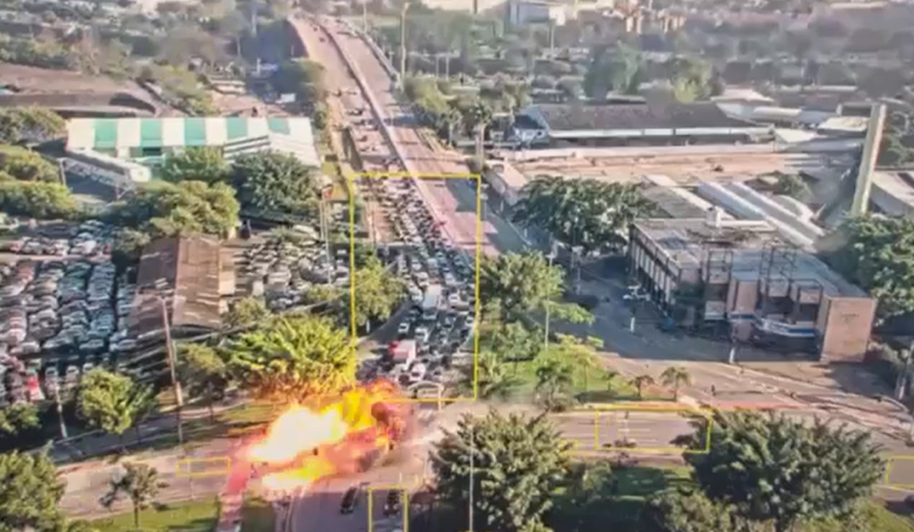 queda de avião em São Paulo, aeronave pega fogo