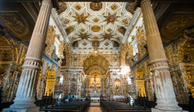 Igreja São Francisco de Assis vista de dentro