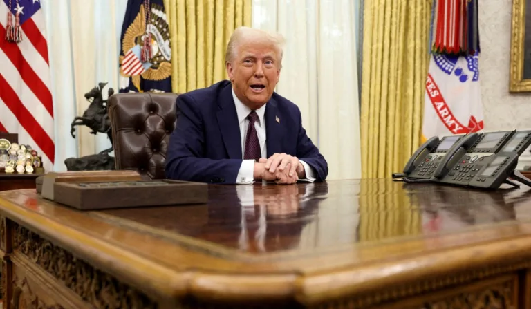 Donald Trump em seu gabinete na Casa Branca