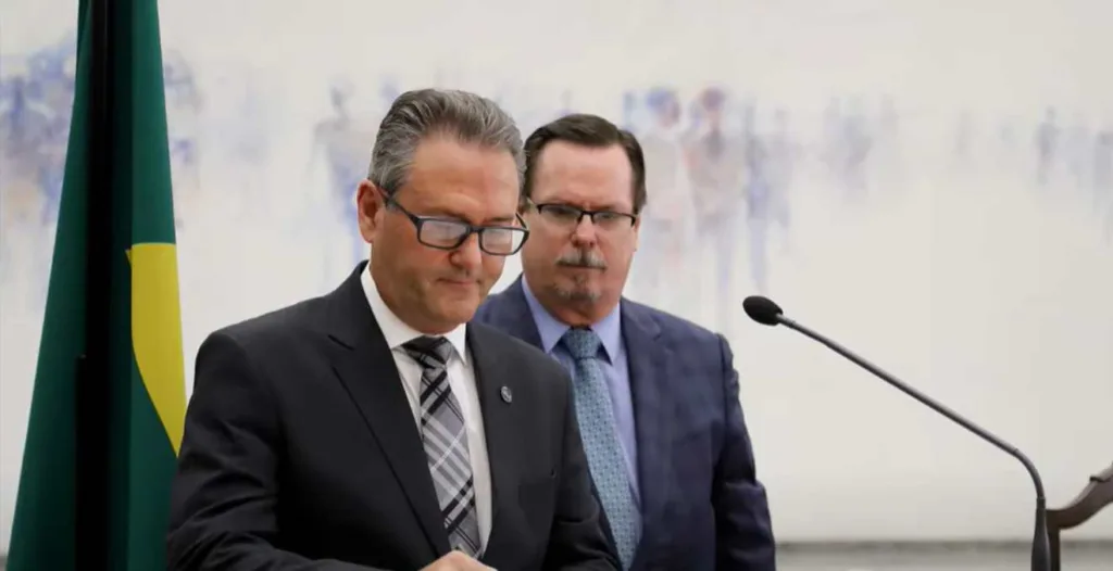 Ex-presidente do TJ  autoriza aumento de benefício antes de deixar o cargo; veja no RIC Notícias Opinião