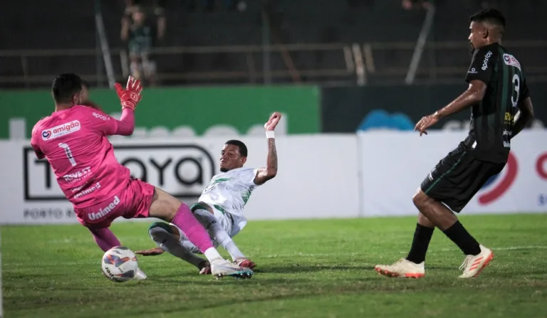 Lance de Maringá x Coritiba, pelo Paranaense 2025