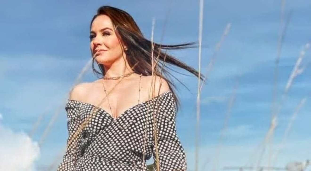 Amigos e familiares se despedem de Geslane Vieira