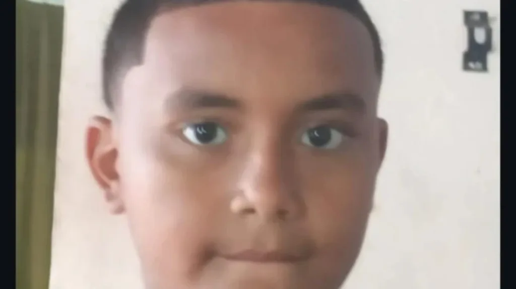 Menino de 11 anos é assassinado a tiros ao voltar da escola; pai foi baleado