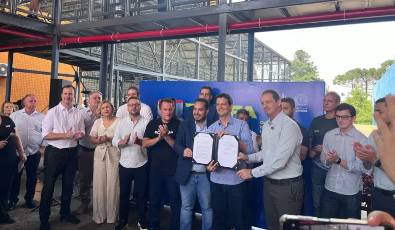 prefeito Eduardo Pimentel lança Programa Tarifa Zero a Caminho do Emprego, na Rua da Cidadania Pinheirinho