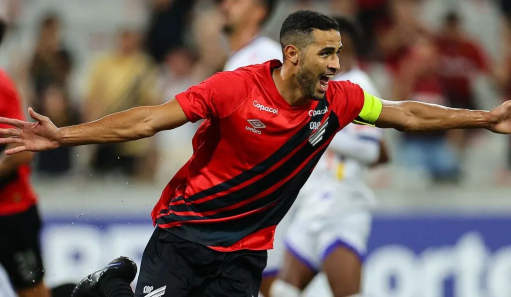 Alan Kardec comemora gol