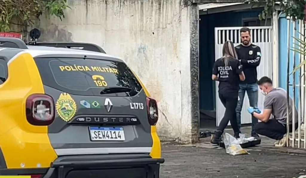 Jovem foi morto enquanto dormia no quarto, no bairro Xaxim, em Curitiba 
