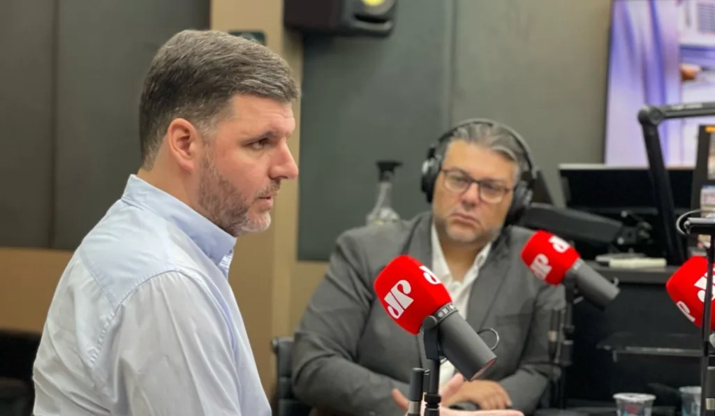 deputado federal Pedro Lupion (PP) em entrevista ao vivo no estúdio do Jornal da Manhã Curitiba