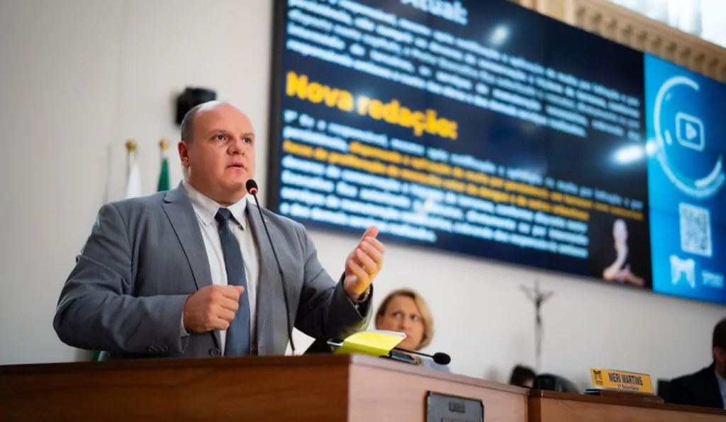 Vereador Leonidas Dias apresenta alterações no Código de Posturas de Curitiba.