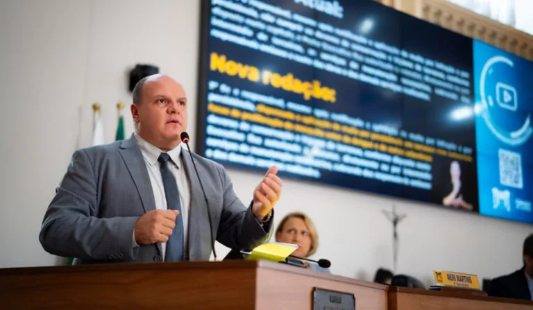 Vereador Leonidas Dias apresenta alterações no Código de Posturas de Curitiba.