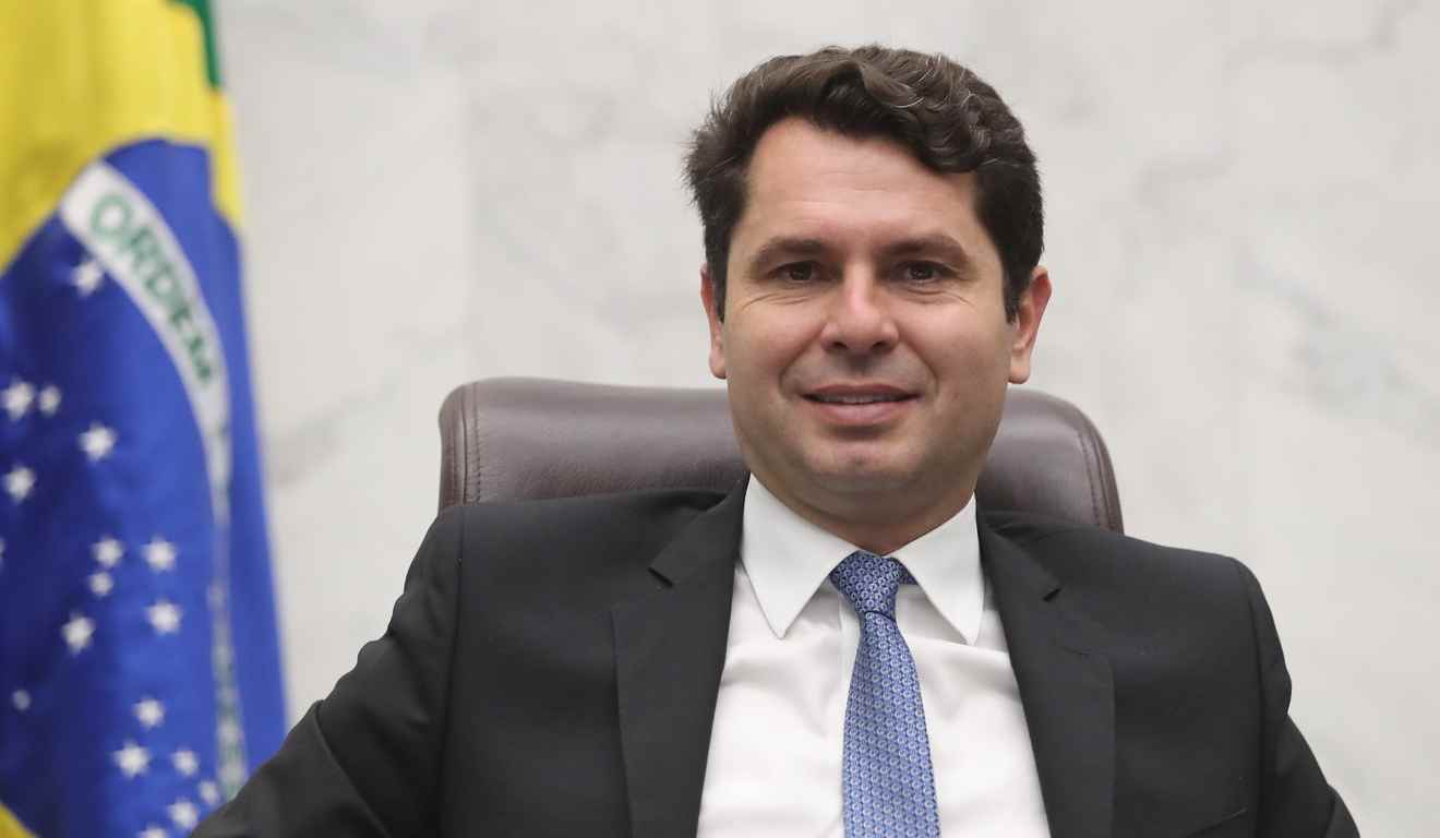 Posse de Alexandre Curi na Alep é destaque no Jornal da Manhã