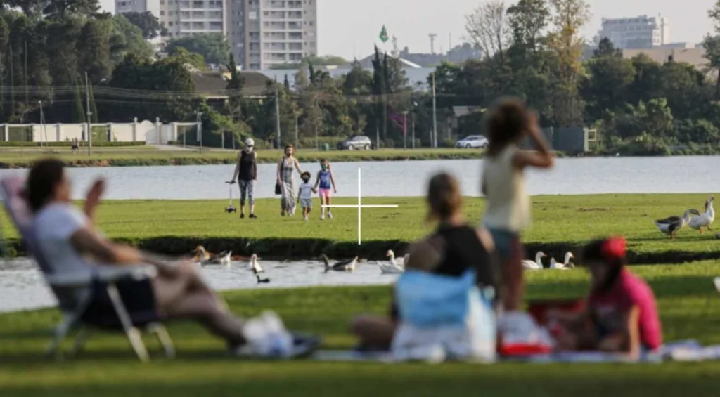 Temperaturas acima dos 30°C foram registradas na maioria das cidades do Paraná nesta terça-feira (11)