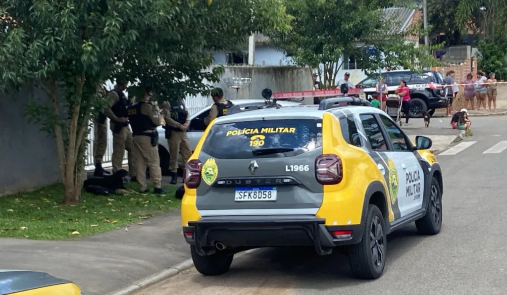 Polícia Militar foi acionada e procura por atiradores que mataram a mulher em Piraquara 