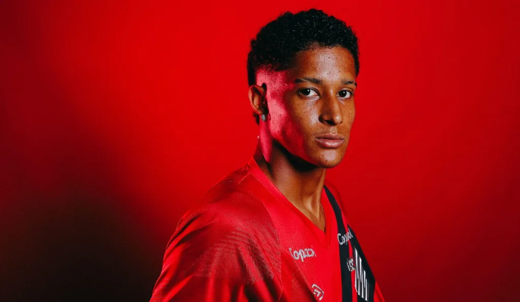 Tevis, novo reforço do Athletico