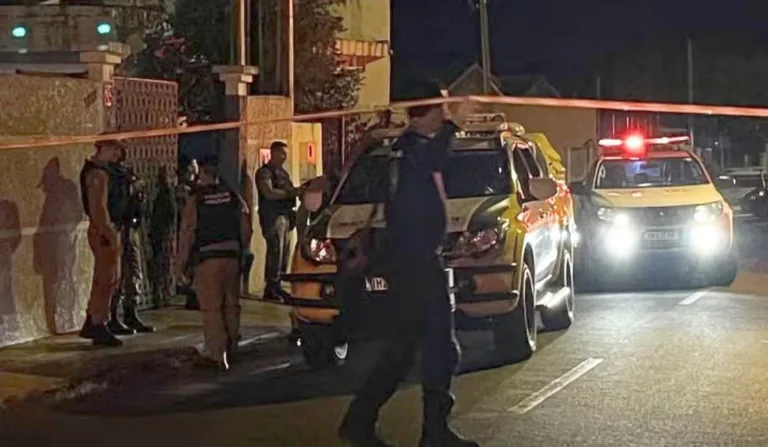 Dois suspeitos foram mortos dentro da casa da família, em Foz do Iguaçu